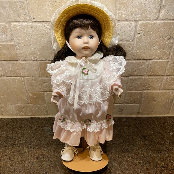 Bundle of 2 Vintage Brinn’s Porcelain Dolls - Picture 2 of 16